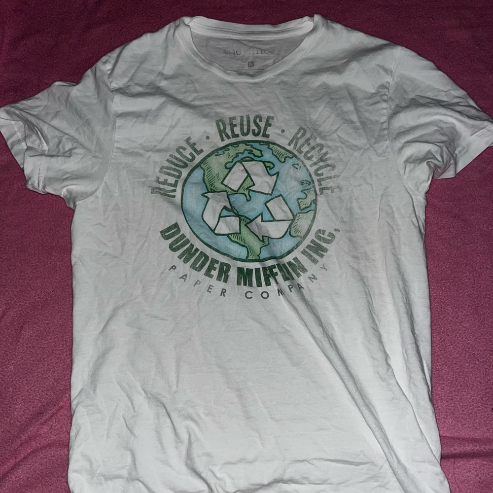 FOR “THE OFFICE” FANS : dundee mifflin graphic tee from pacsun